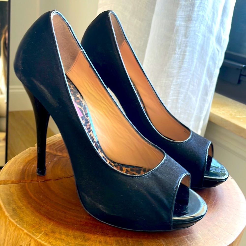 Betsey Johnson Satin/Patent Leather Blk Sz 8